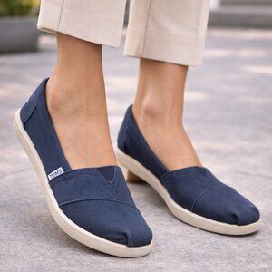 TOMS Classic Navy Canvas Slip-On Flats Size 7 | Casual Everyday Shoes